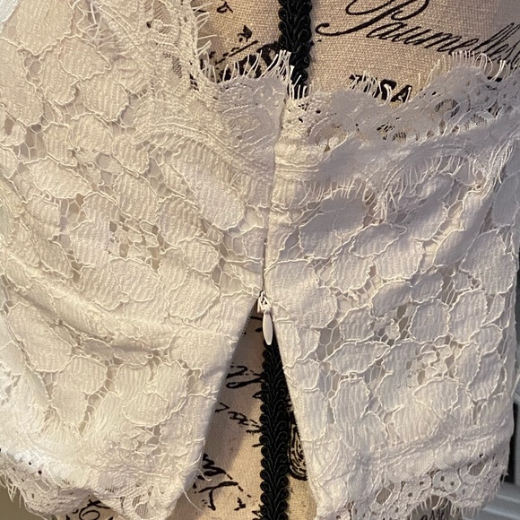Like New White Lacy Bralette Or Halter Size 2/S/P - Picture 3 of 6